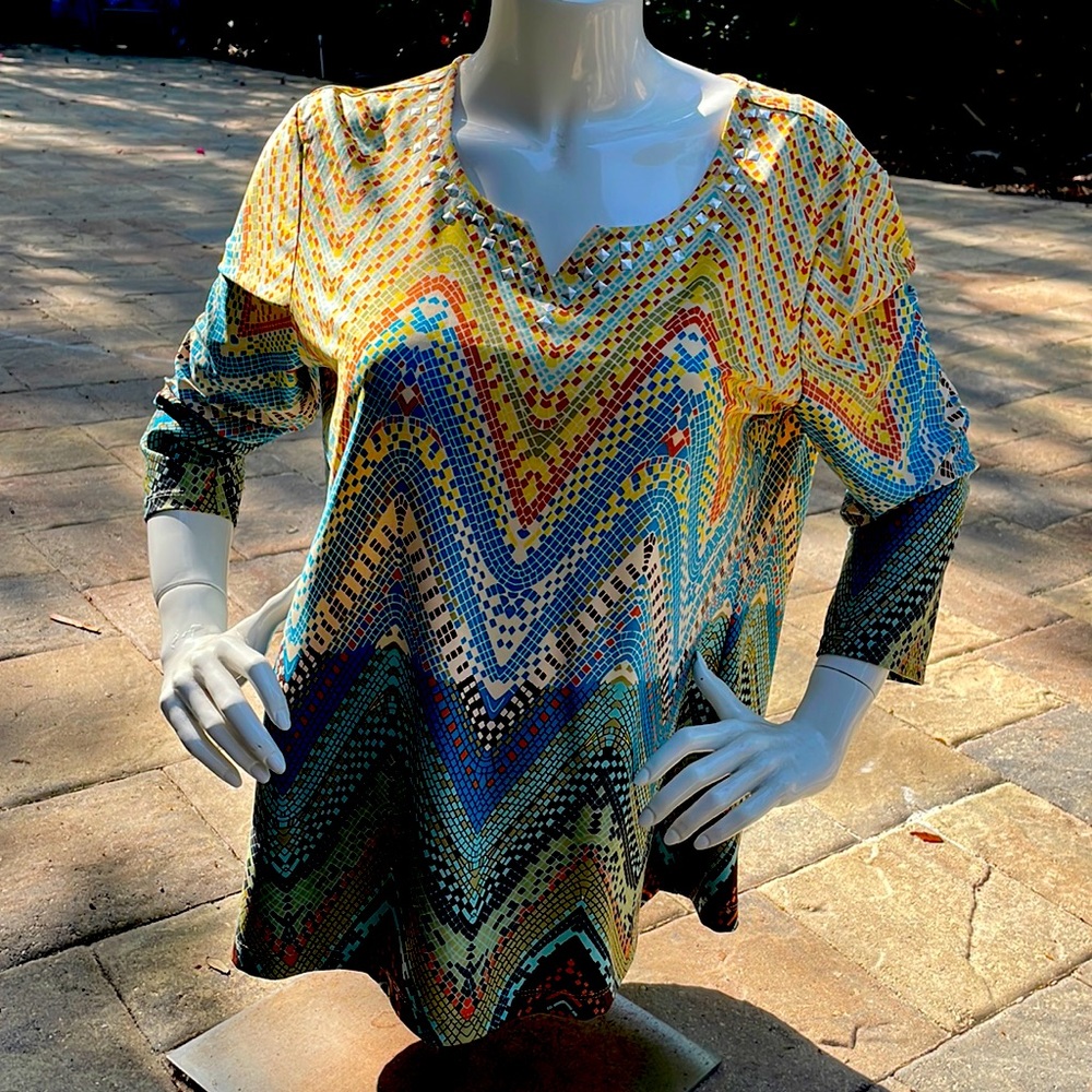 Colorful Polyester spandex top with 3/4 sleeves